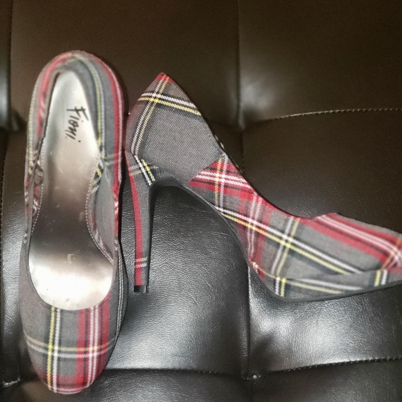 Heels - Picture 3 of 4